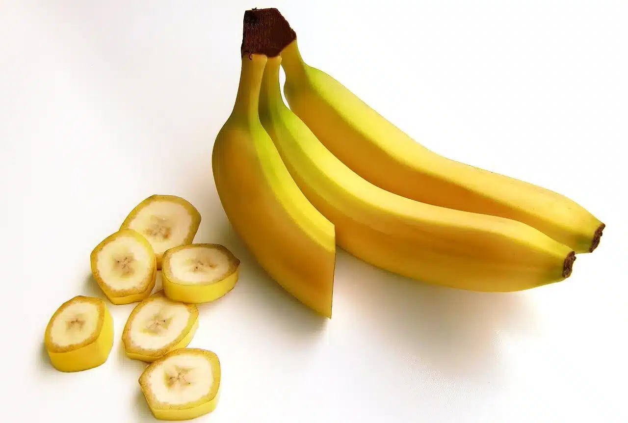 Explore if bananas fit into a low FODMAP diet. Essential read for IBS dietary planning and gut health management.